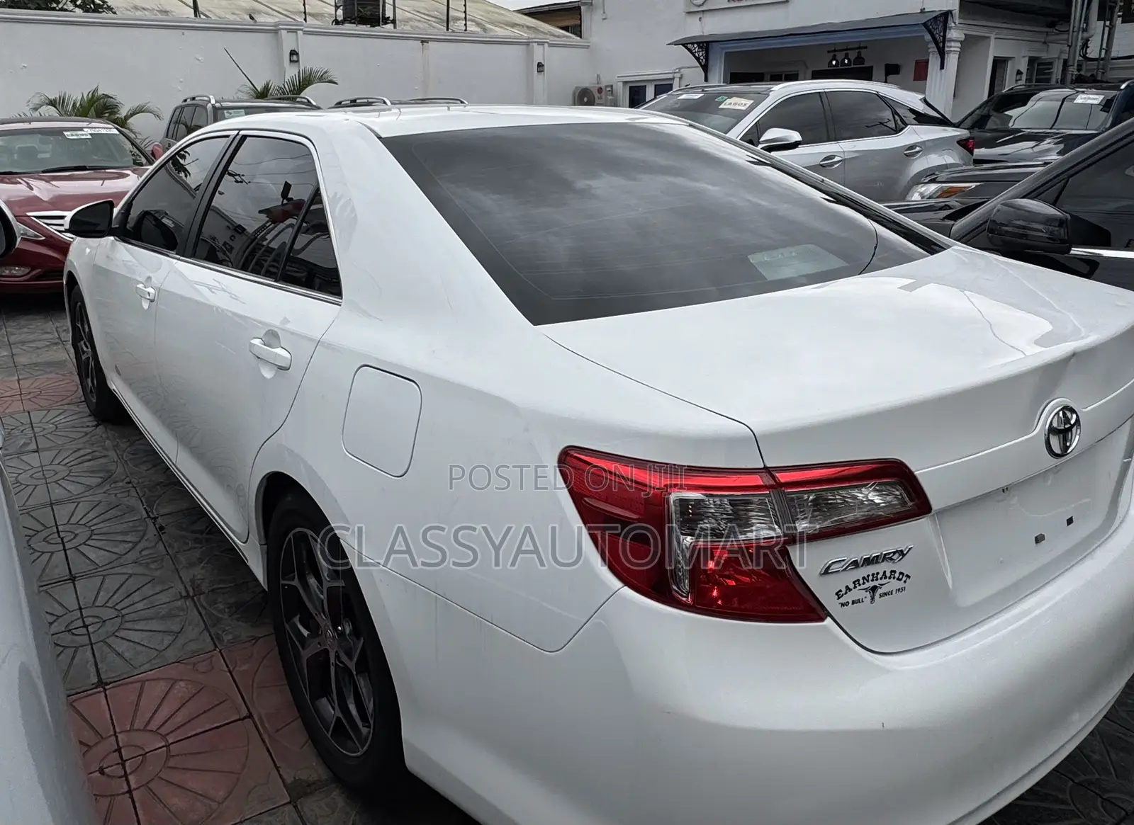 Toyota Camry LE 4dr Sedan (2.5L 4cyl 6A) 2013 White