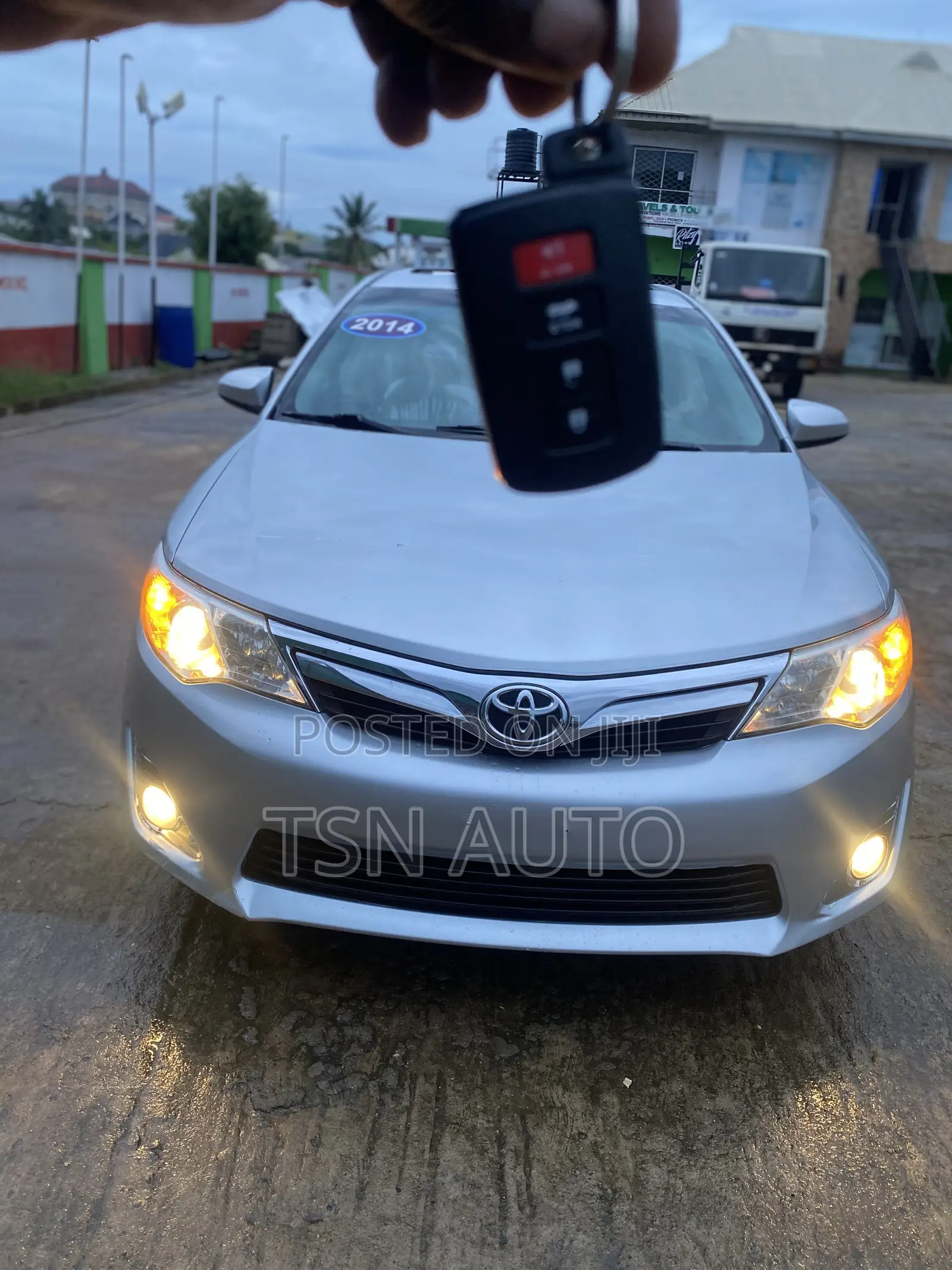 Toyota Camry XLE 4dr Sedan (3.5L 6cyl 6A) 2014 Silver