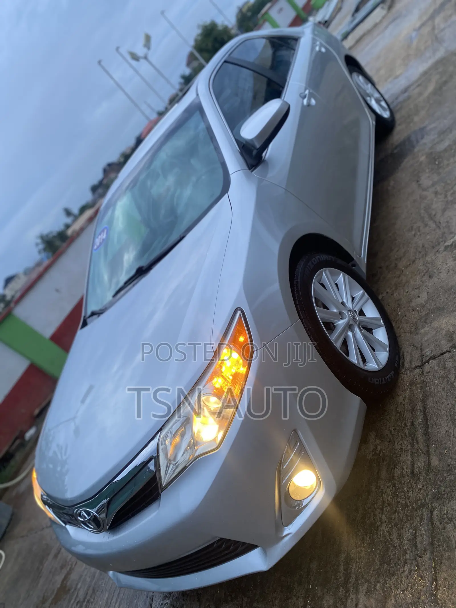 Toyota Camry XLE 4dr Sedan (3.5L 6cyl 6A) 2014 Silver