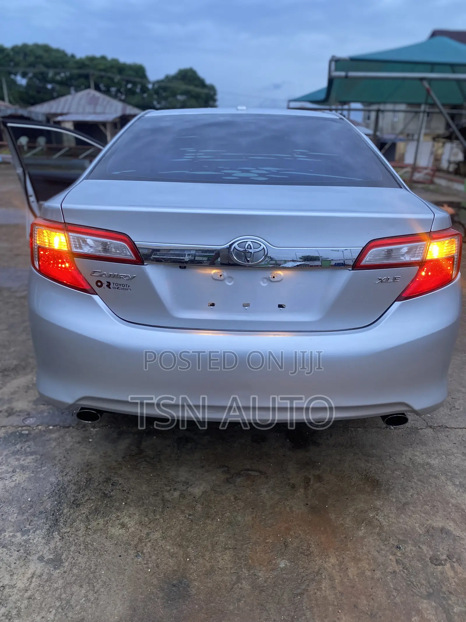 Toyota Camry XLE 4dr Sedan (3.5L 6cyl 6A) 2014 Silver