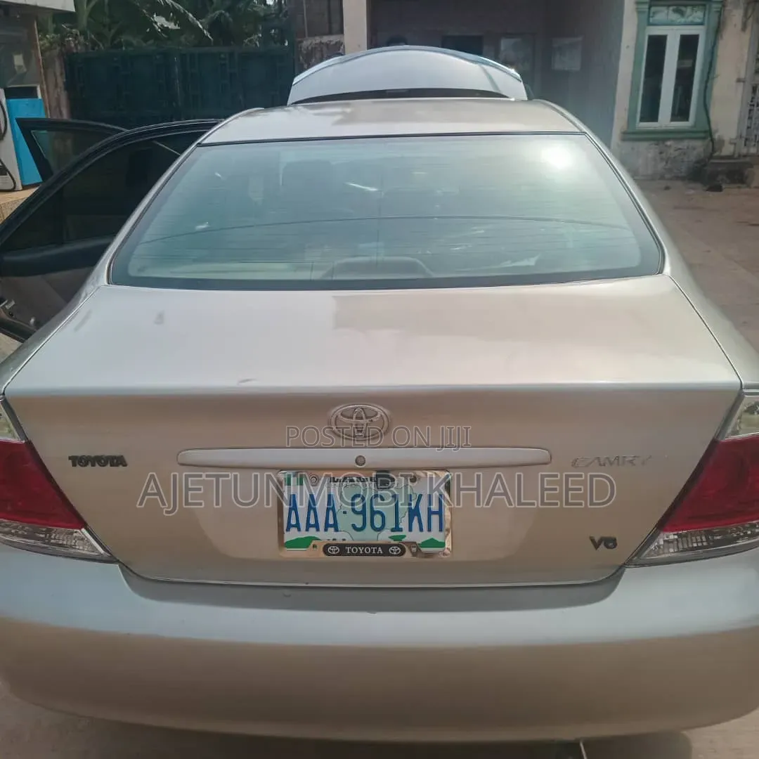 Toyota Camry 2004 Gray