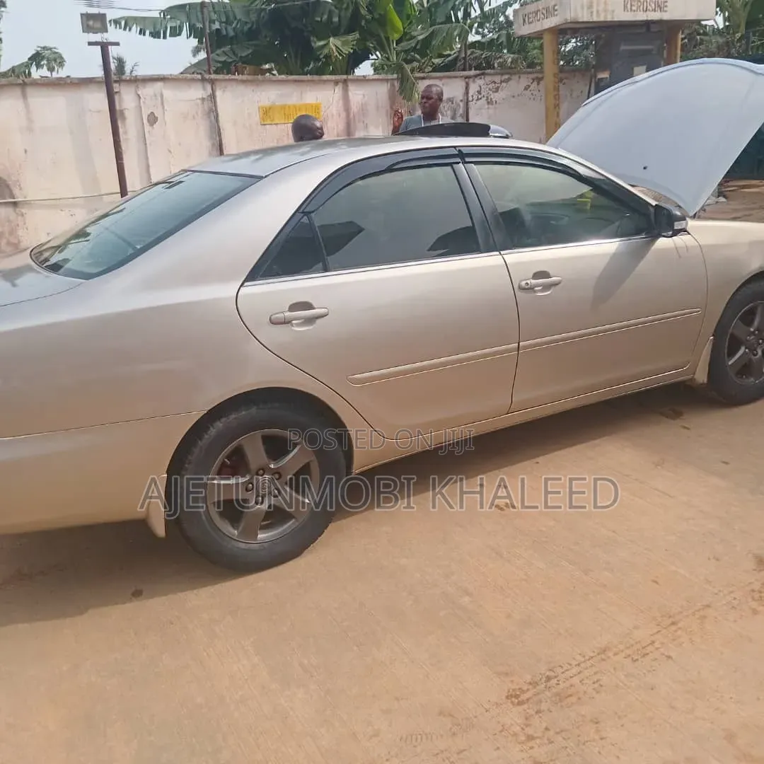 Toyota Camry 2004 Gray