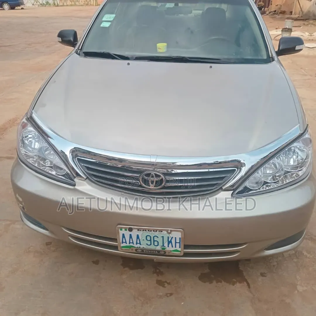 Toyota Camry 2004 Gray