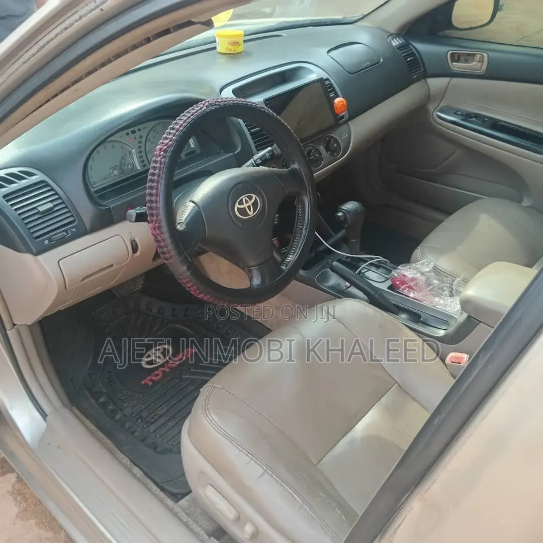 Toyota Camry 2004 Gray