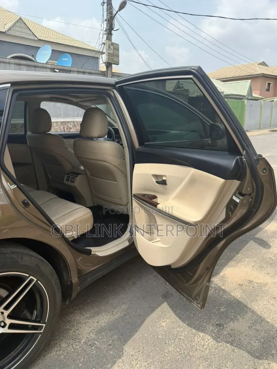 Toyota Venza V6 2011 Brown