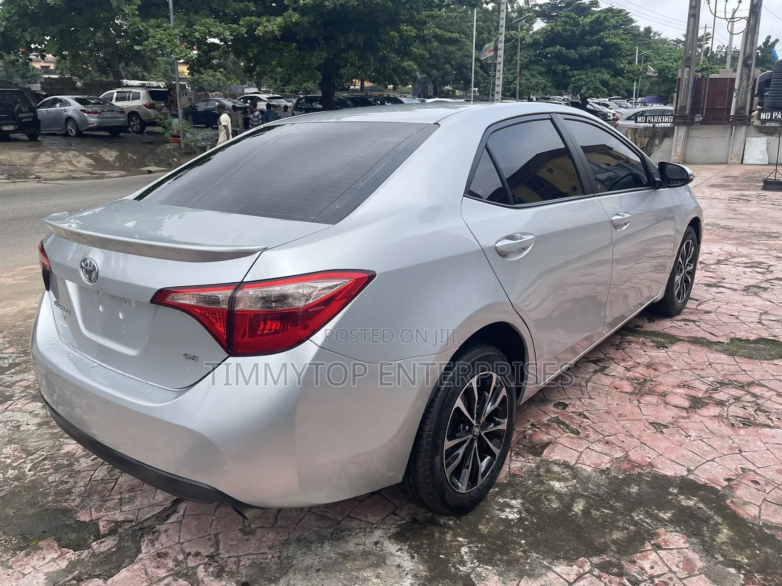 Toyota Corolla SE (1.8L 4cyl 2A) 2018 Silver