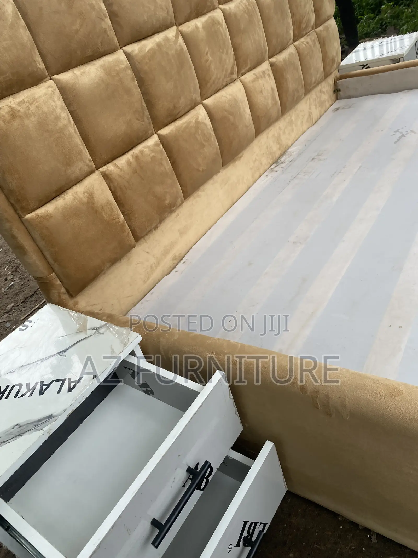 6 by 6 Padded Bedframe No Bedside