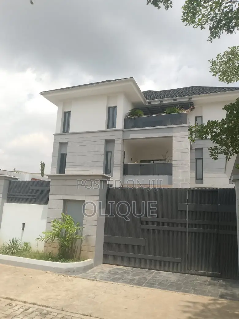 8bdrm Duplex in Maitama for sale