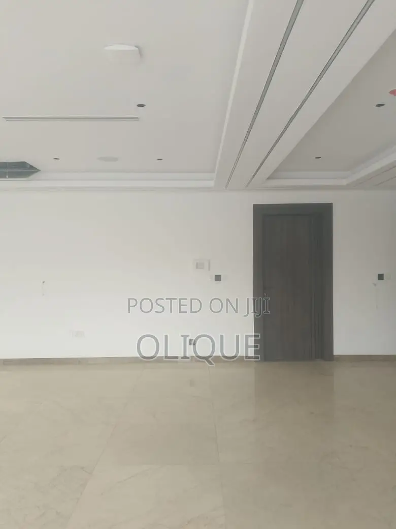 8bdrm Duplex in Maitama for sale