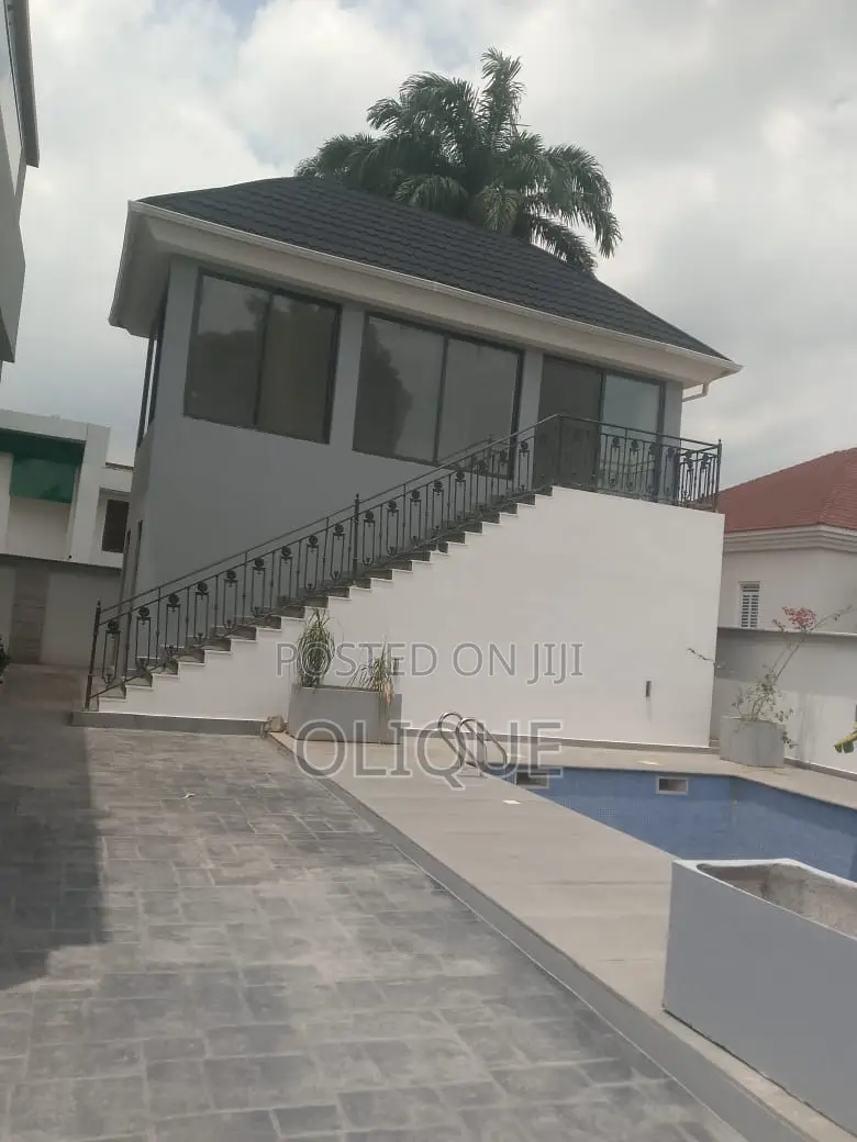 8bdrm Duplex in Maitama for sale