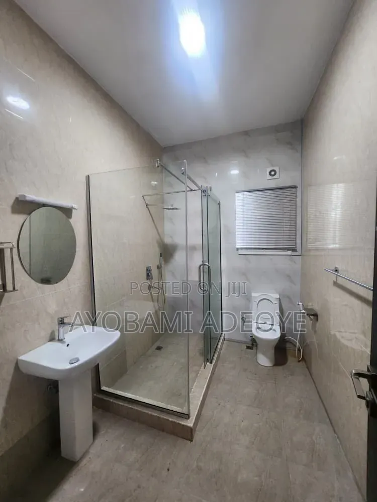 3bdrm Apartment in Oroke Drive, Old Ikoyi for rent