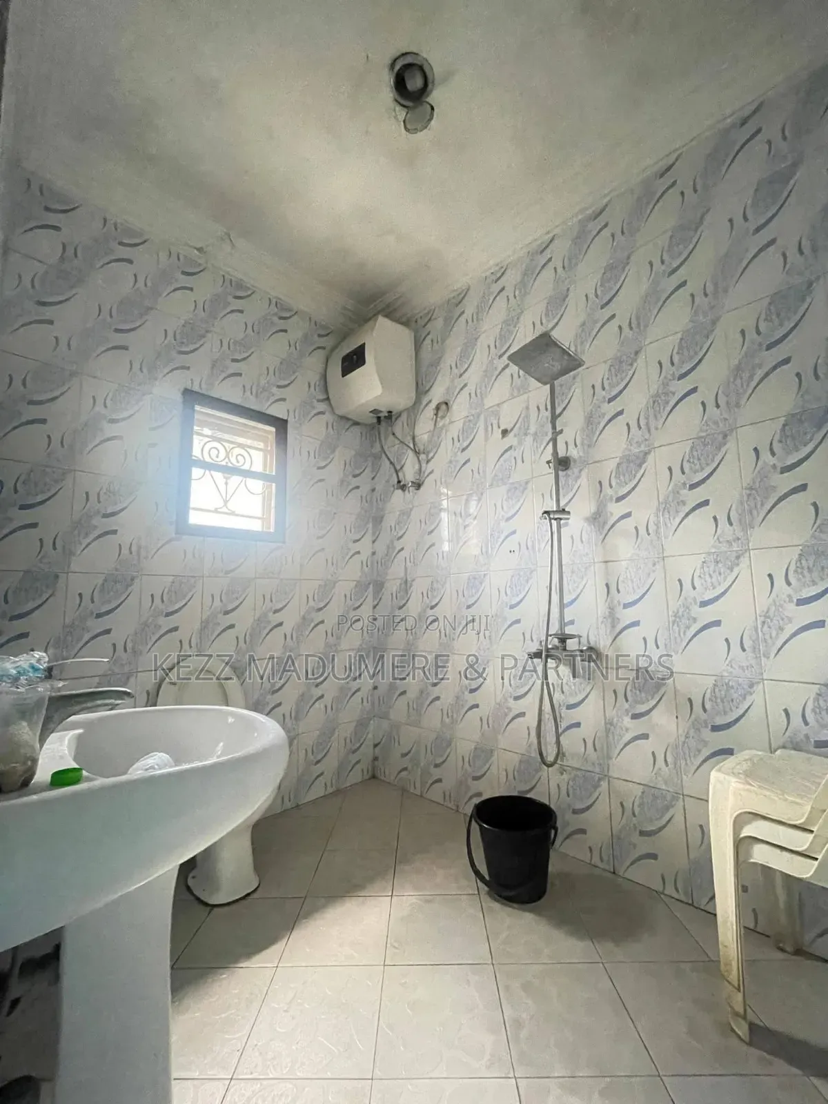 4bdrm Duplex in Tulip Haven Est for sale