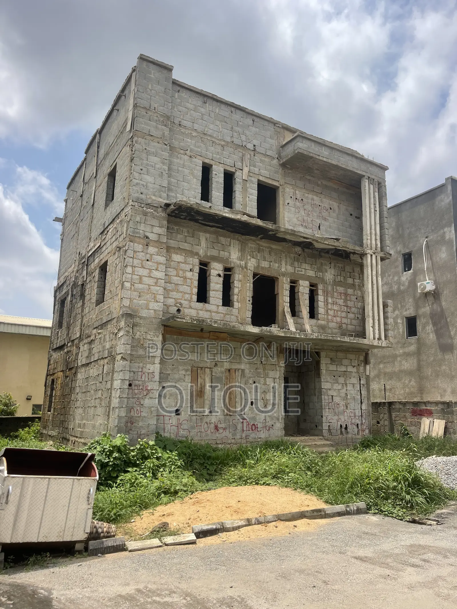 6bdrm Duplex in Dawaki for sale