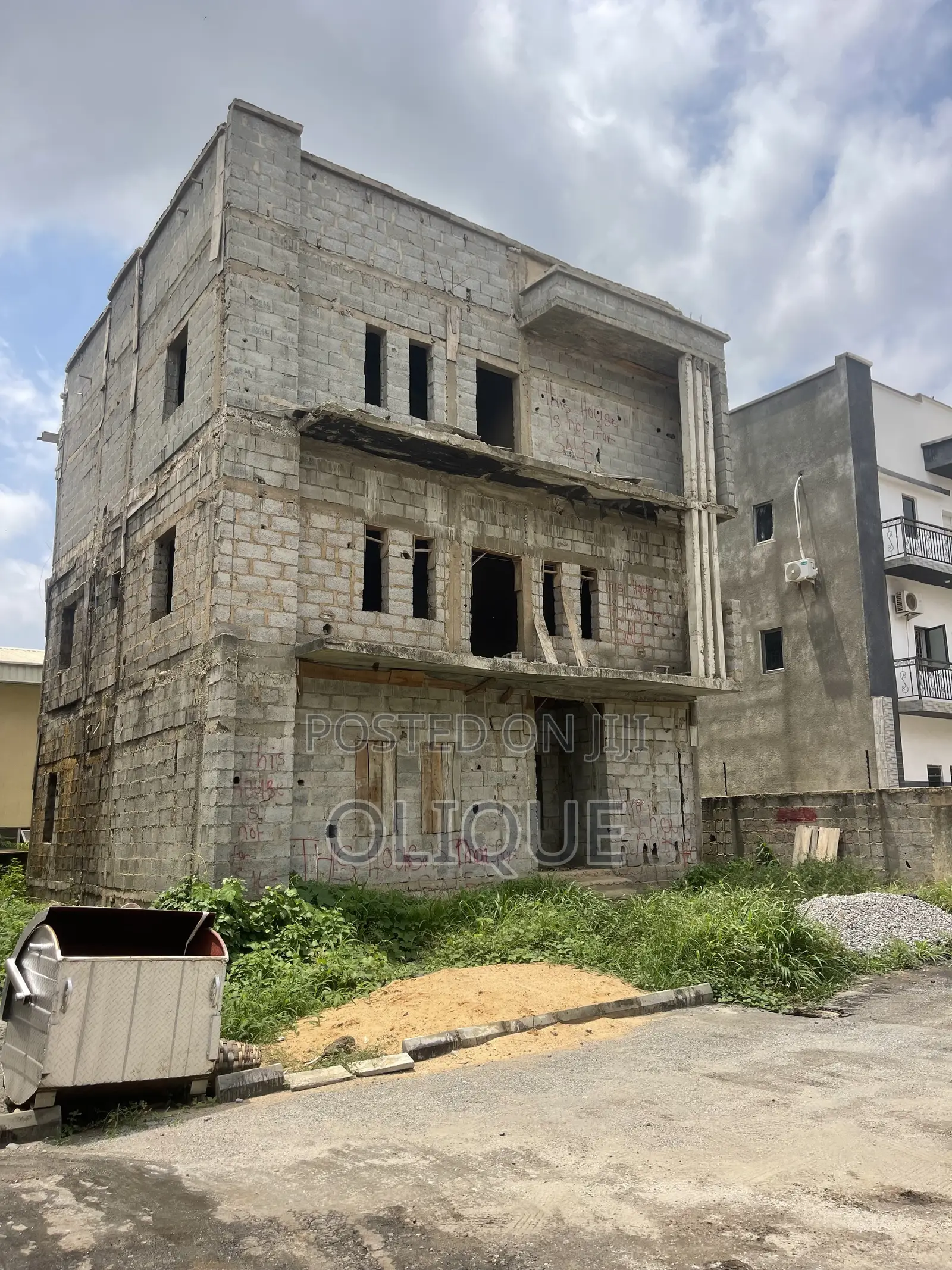 6bdrm Duplex in Dawaki for sale