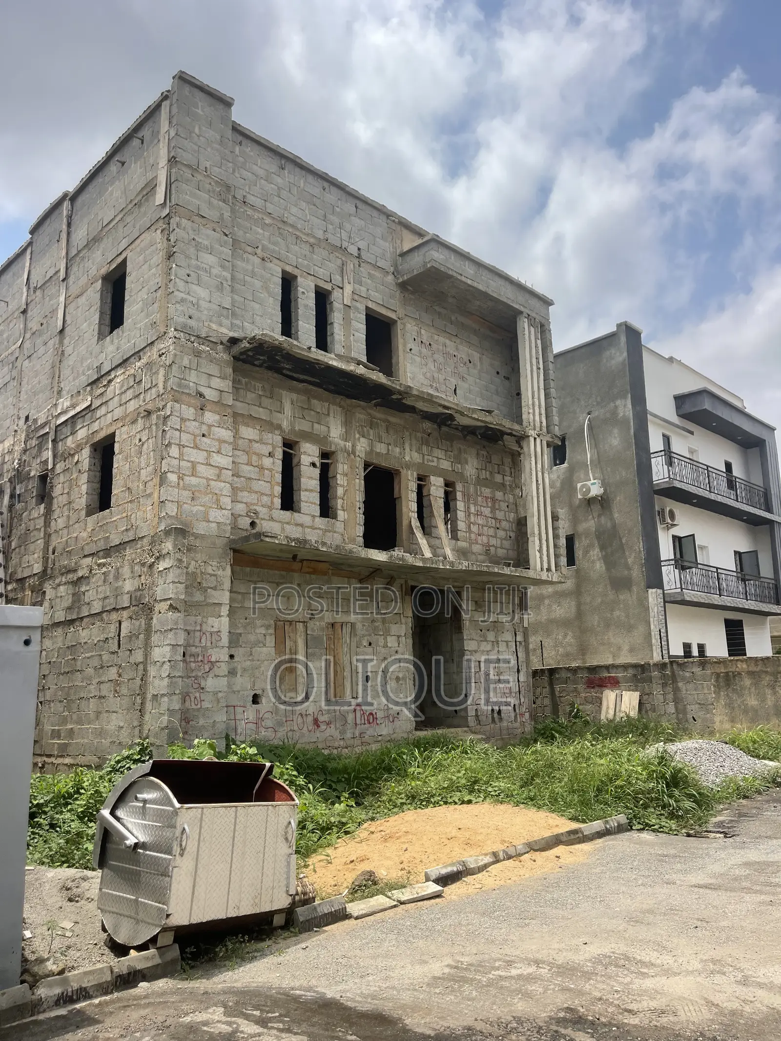 6bdrm Duplex in Dawaki for sale