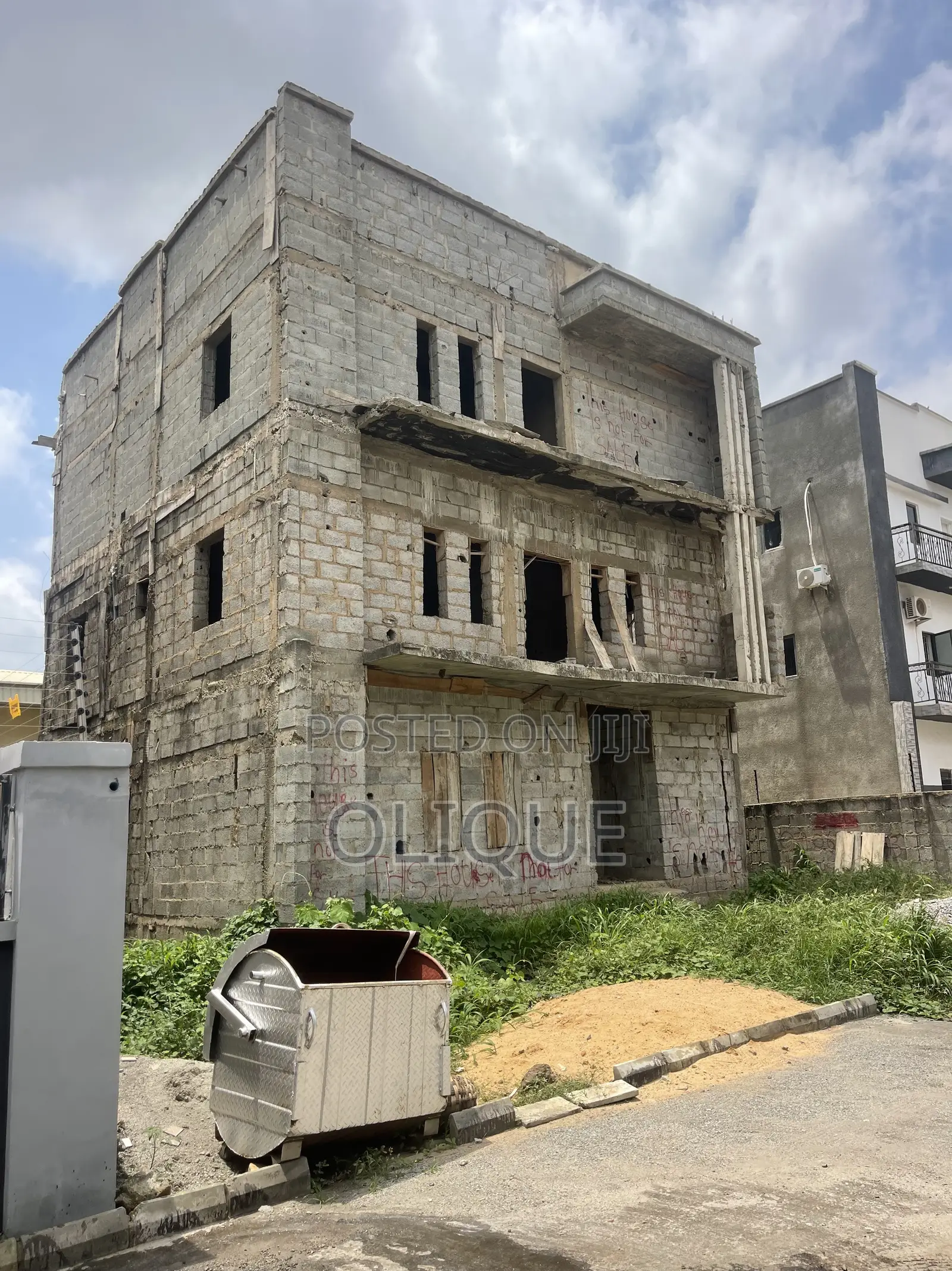 6bdrm Duplex in Dawaki for sale