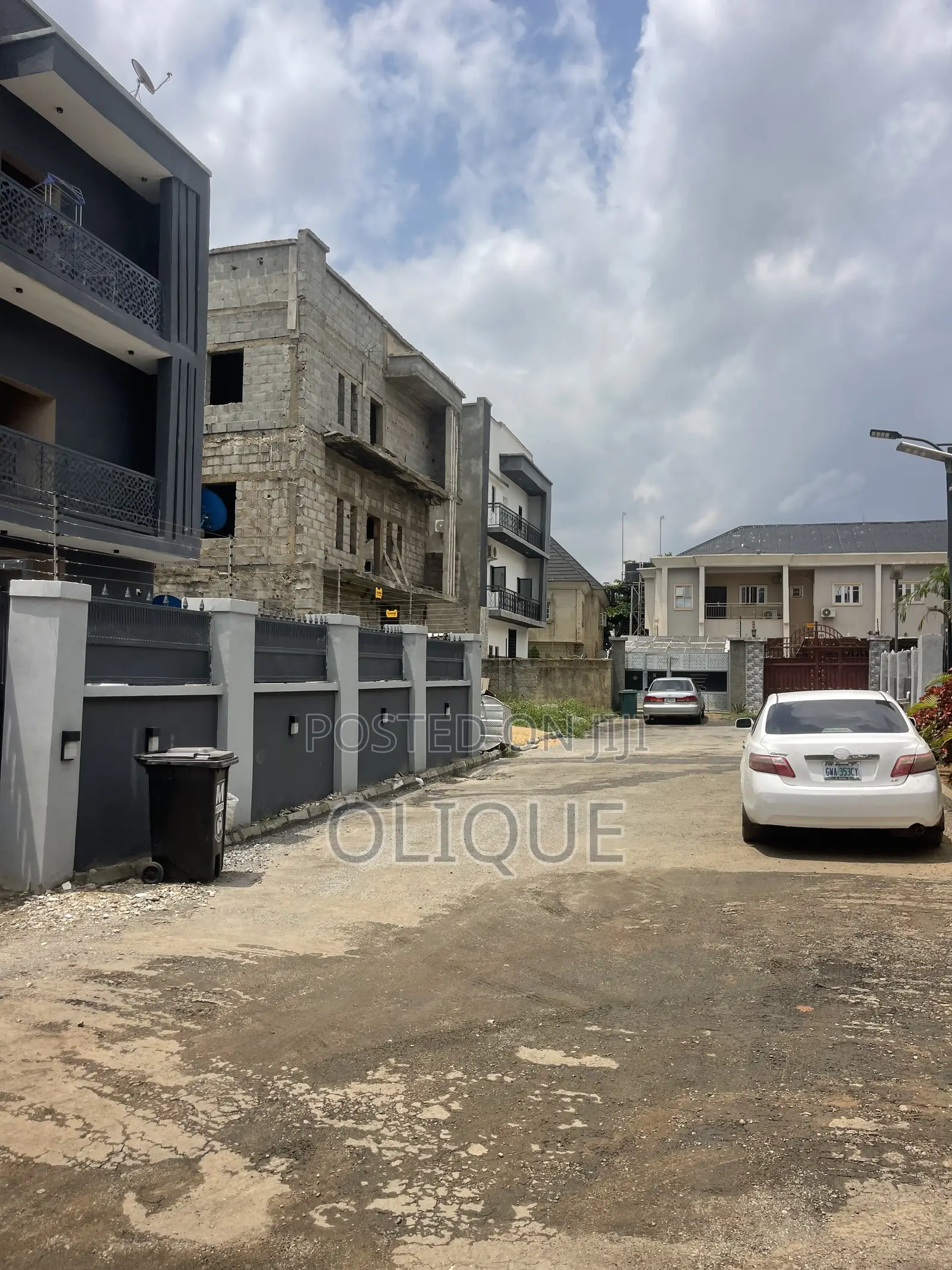 6bdrm Duplex in Dawaki for sale