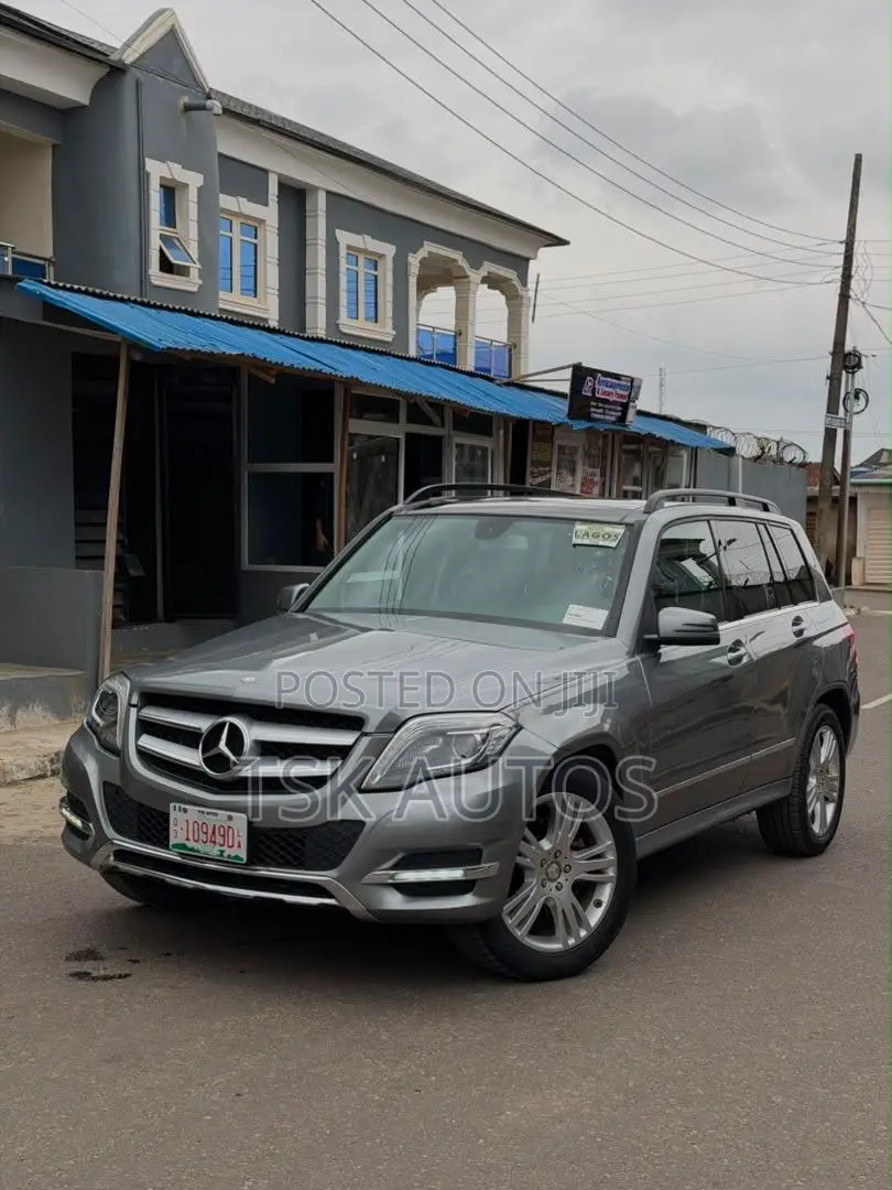 Mercedes-Benz GLK-Class Base GLK 350 4dr AWD 4MATIC (3.5L 6cyl 7A) 2015