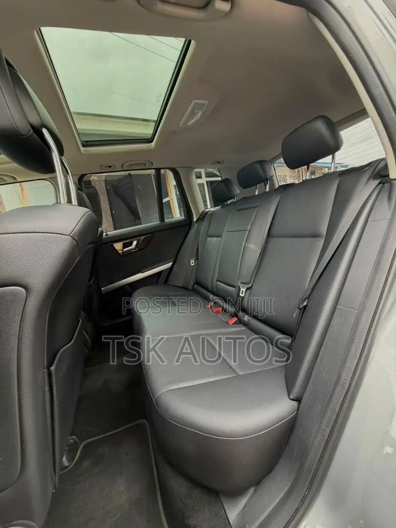 Mercedes-Benz GLK-Class Base GLK 350 4dr AWD 4MATIC (3.5L 6cyl 7A) 2015
