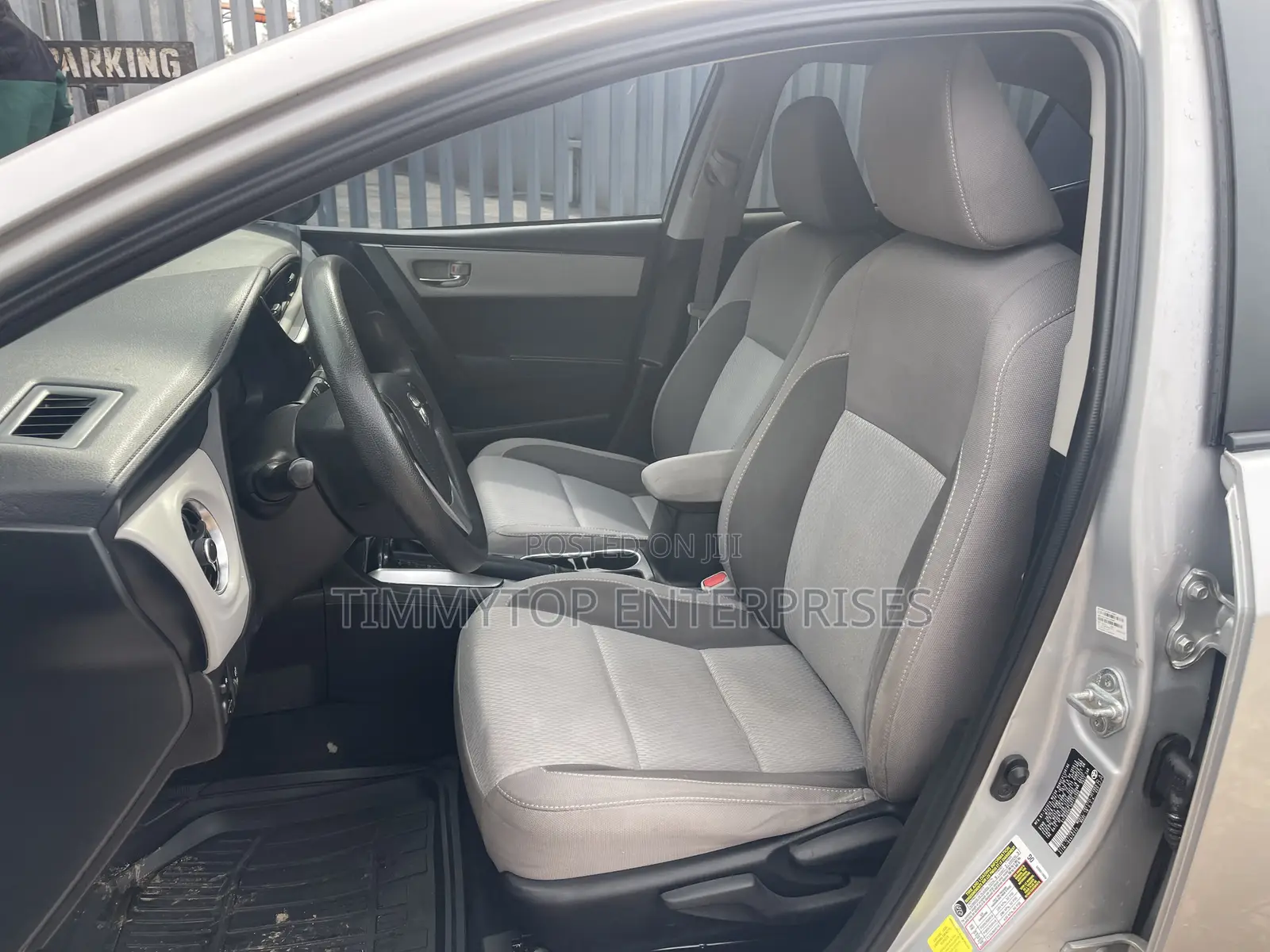 Toyota Corolla SE (1.8L 4cyl 2A) 2018 Silver
