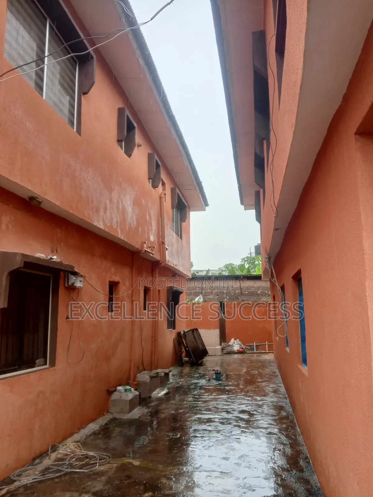 3bdrm Block of Flats in Excellence Success, Abaranje for sale