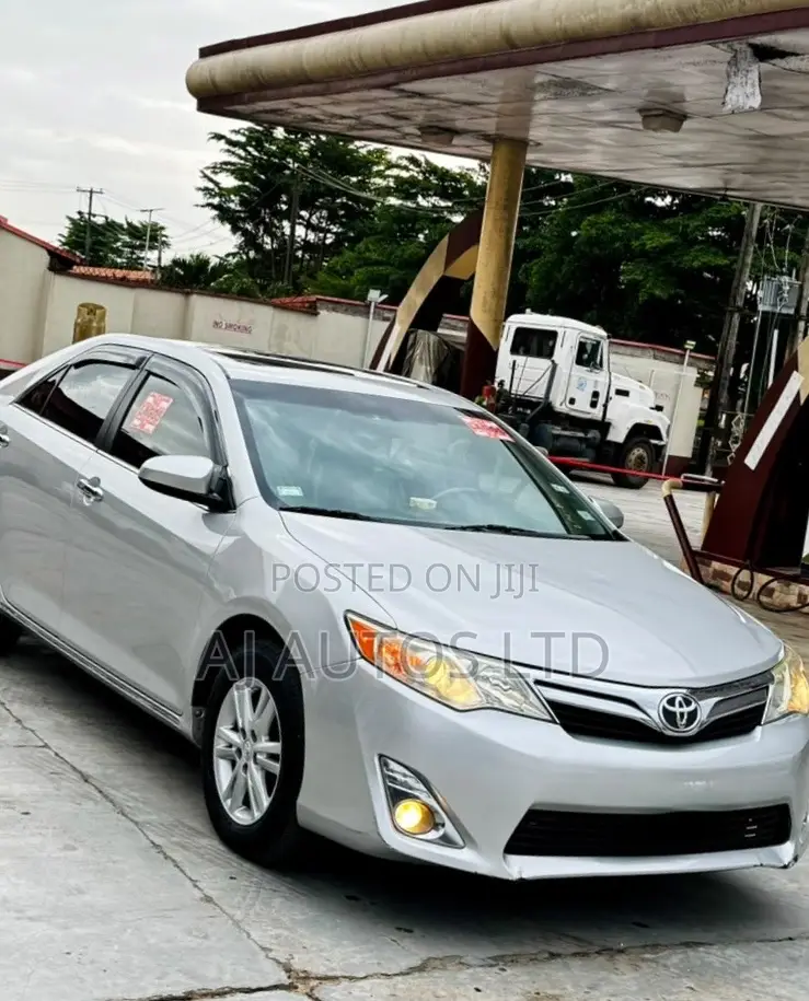 Toyota Camry XLE 4dr Sedan (2.5L 4cyl 6A) 2013 White