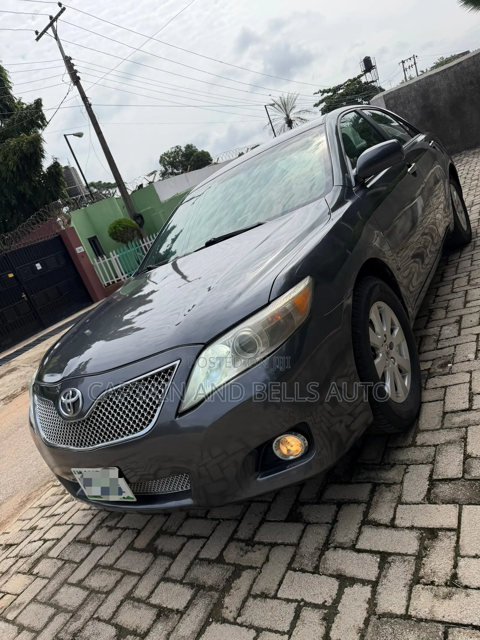 Toyota Camry LE 4dr Sedan (2.5L 4cyl 6AM) 2010 Gray