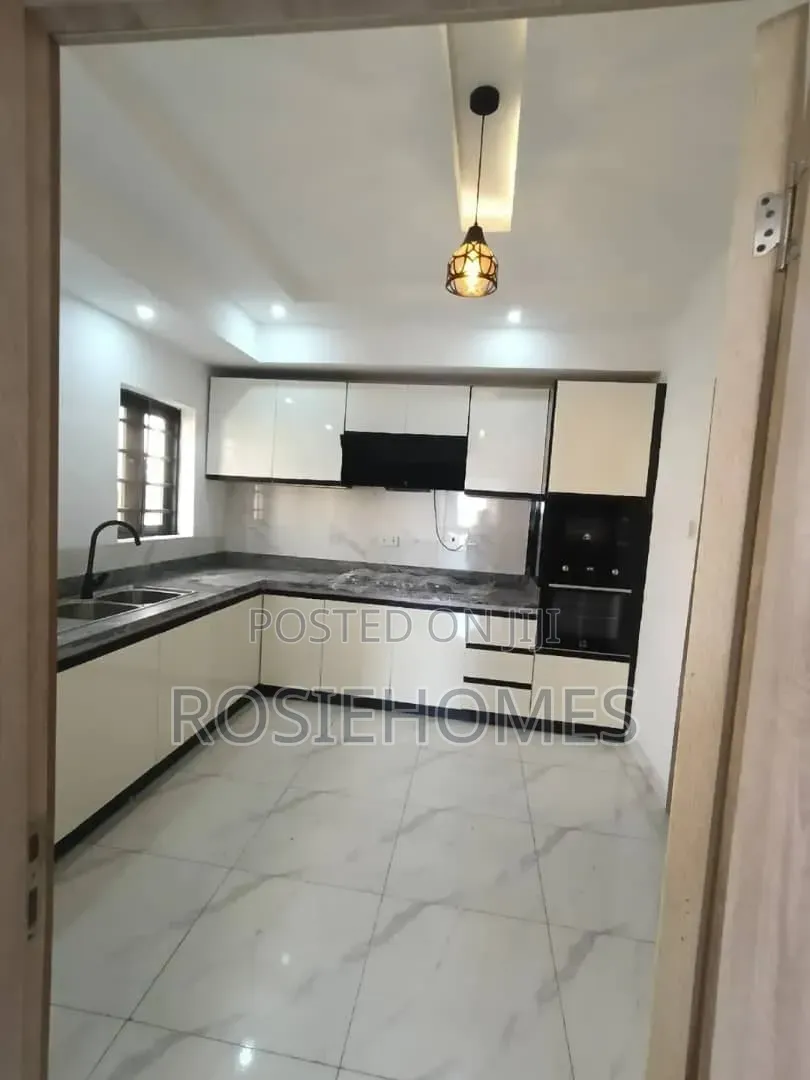 4bdrm Duplex in Metro Homes, Sangotedo for rent