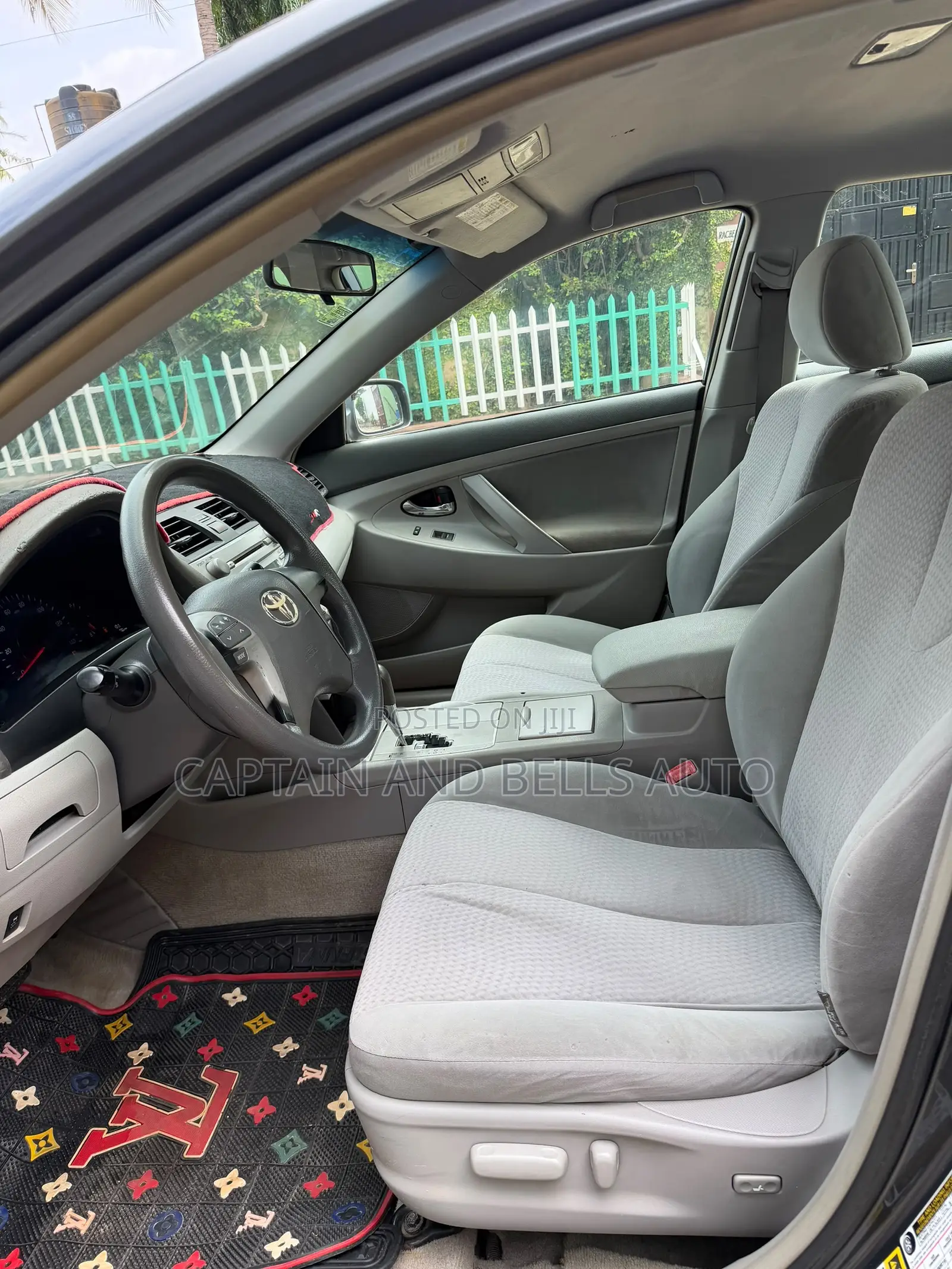 Toyota Camry LE 4dr Sedan (2.5L 4cyl 6AM) 2010 Gray