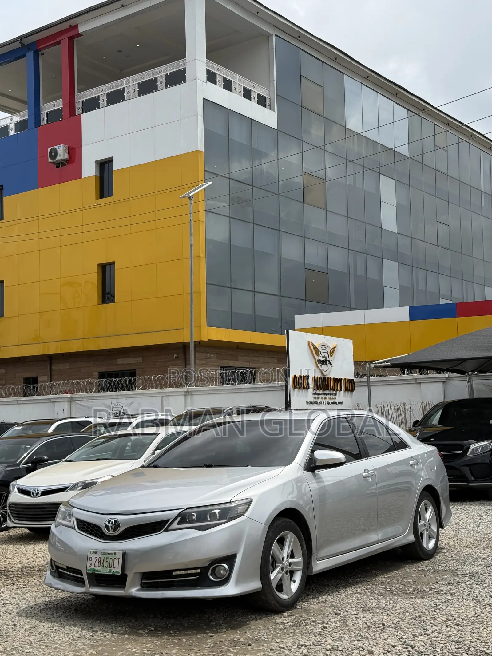 Toyota Camry SE 4dr Sedan (2.5L 4cyl 6A) 2013 Silver