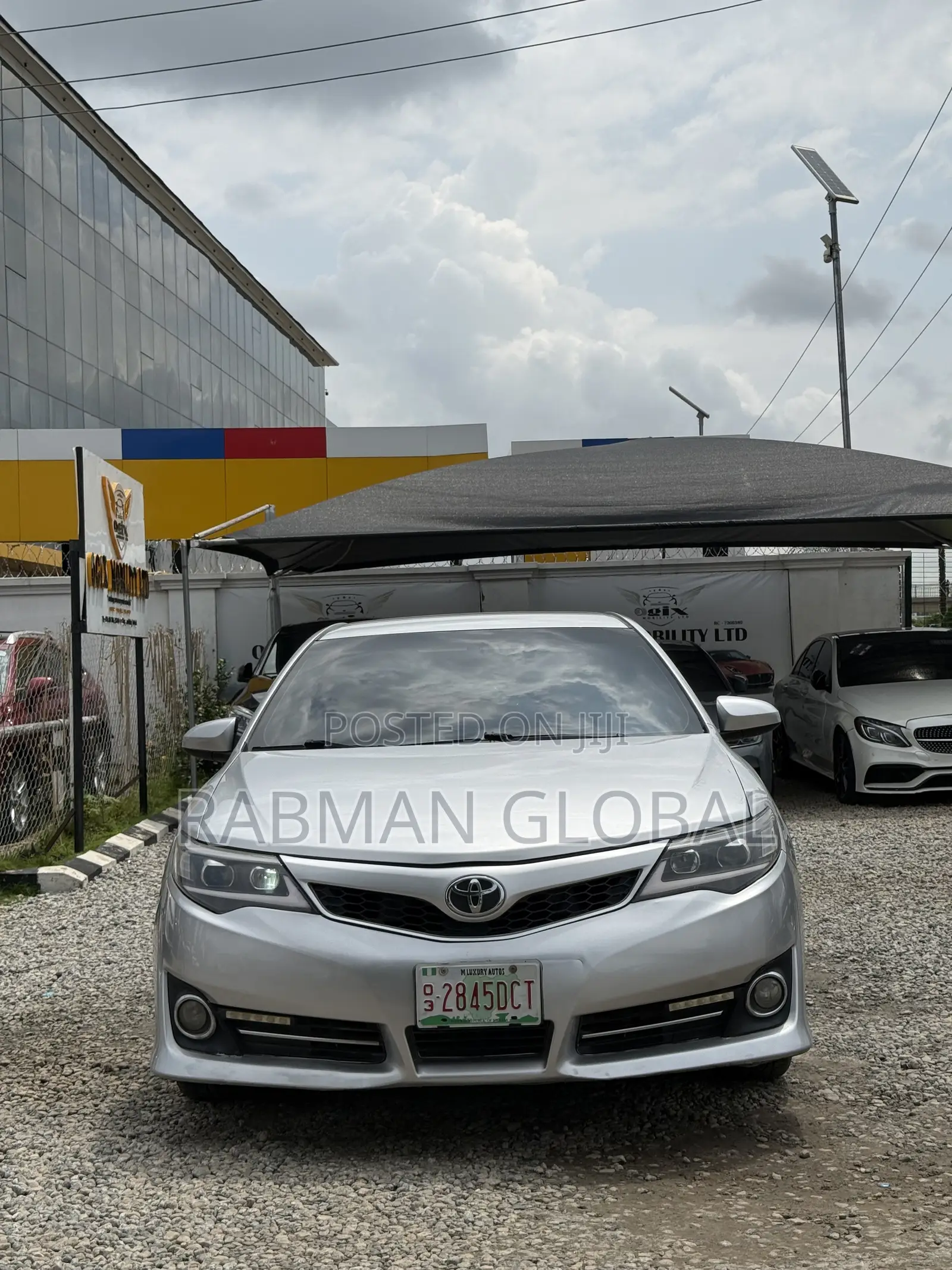 Toyota Camry SE 4dr Sedan (2.5L 4cyl 6A) 2013 Silver