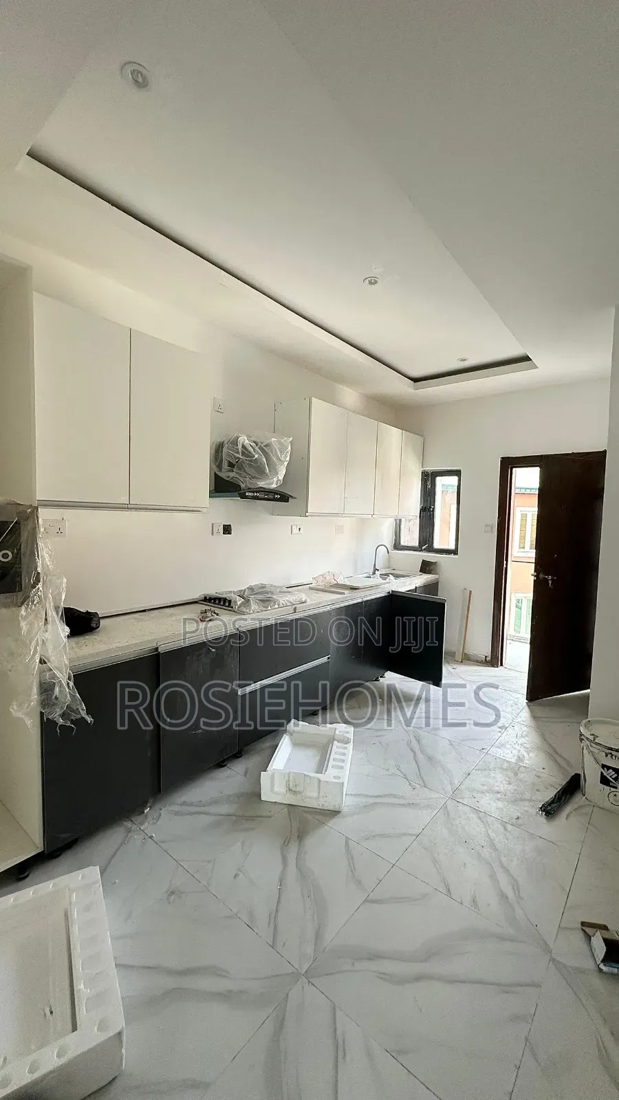 3bdrm Duplex in Ikota for sale