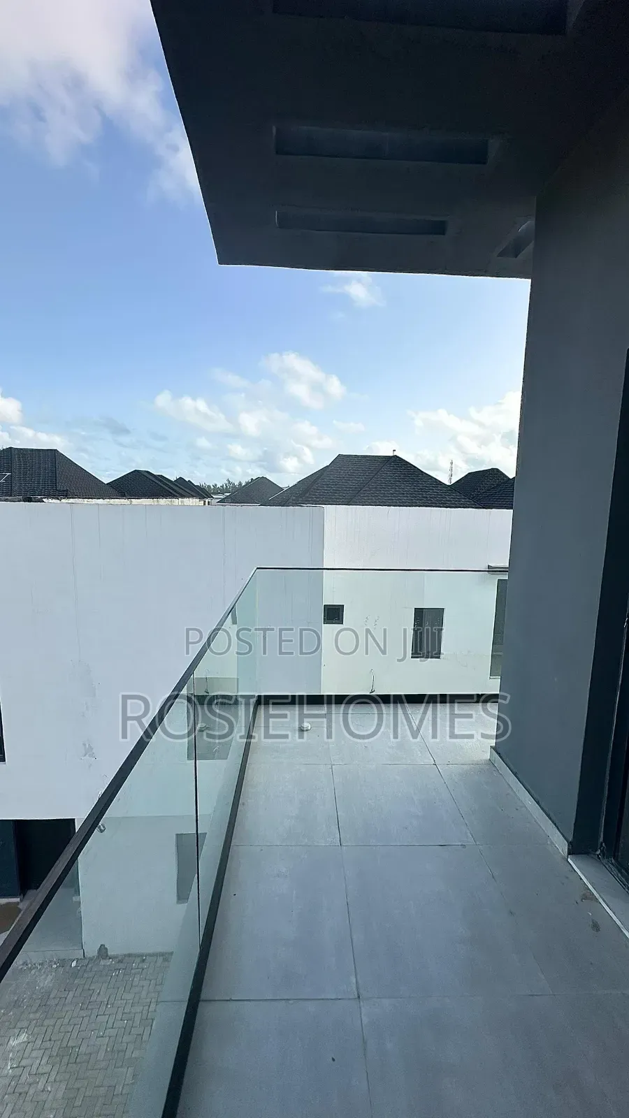 3bdrm Duplex in Ikota for sale
