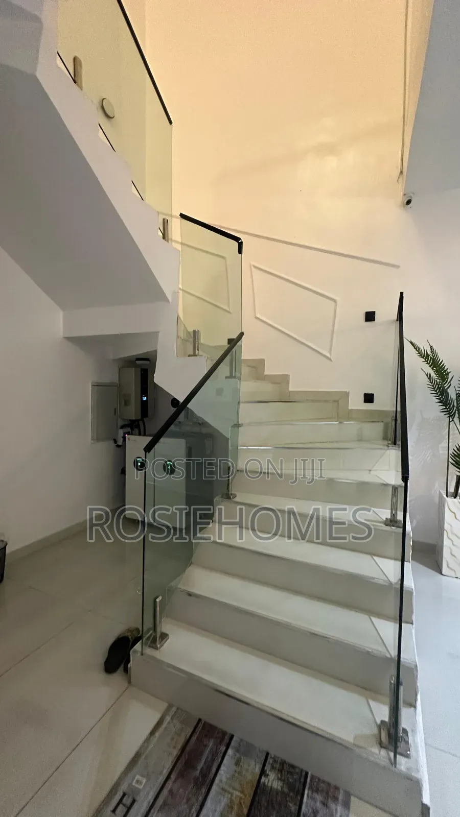 4bdrm Duplex in Chevron for sale