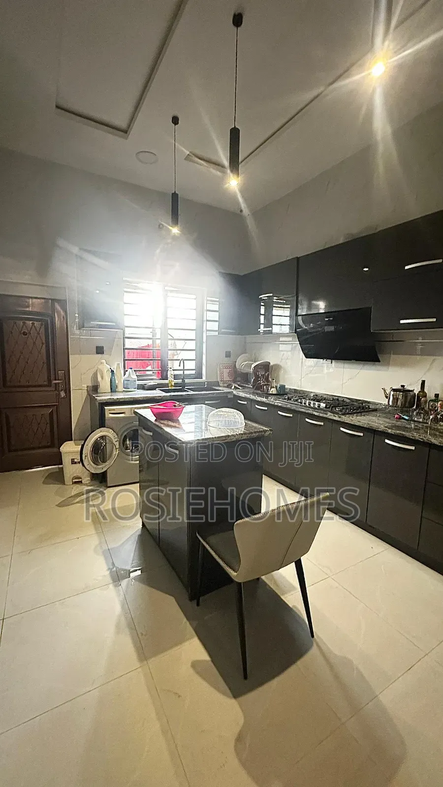 4bdrm Duplex in Chevron for sale