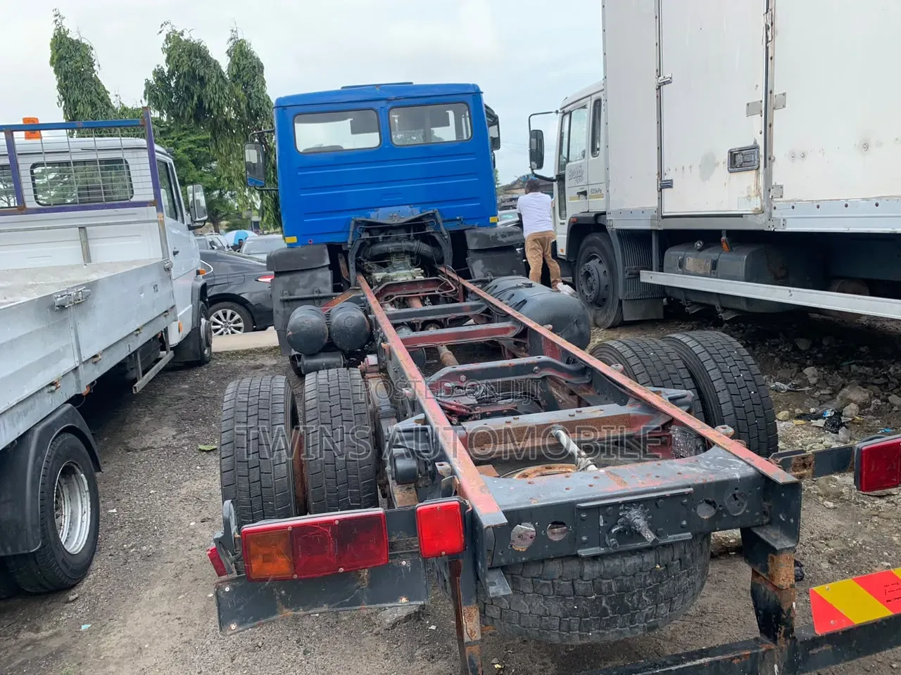 Clean Mercedes Benz Truck Head