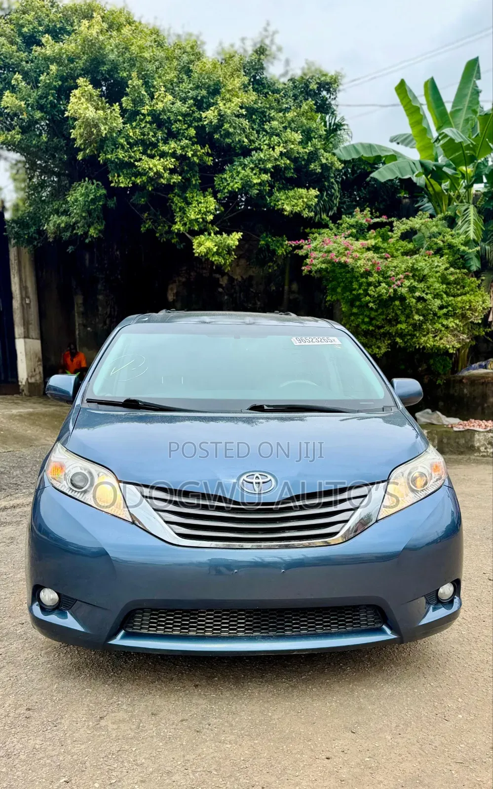 Toyota Sienna XLE FWD 8-Passenger 2013 Blue