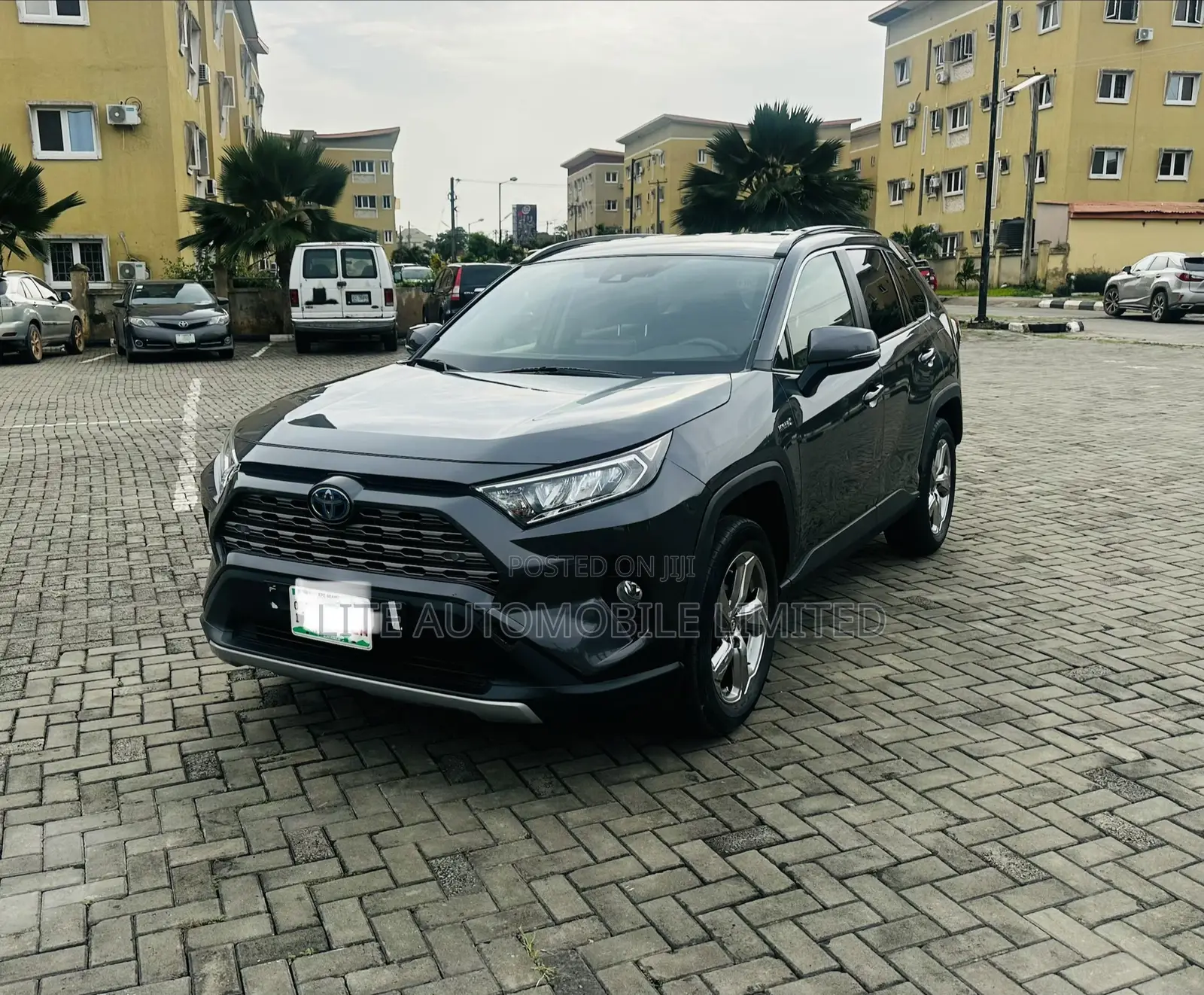 Toyota Highlander Hybrid XLE 2023 Gray