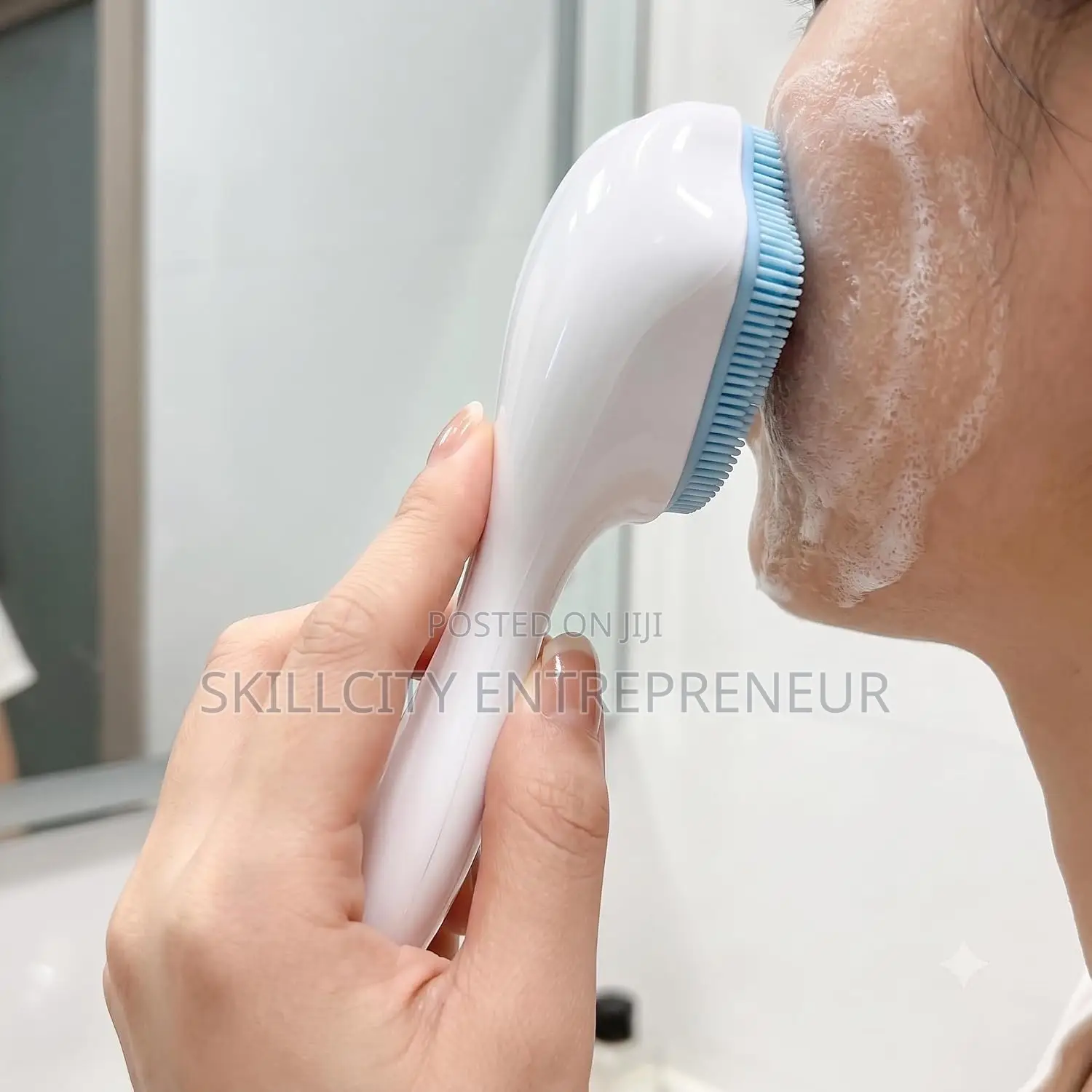 Manual Silicone Facial Cleansing Brush.