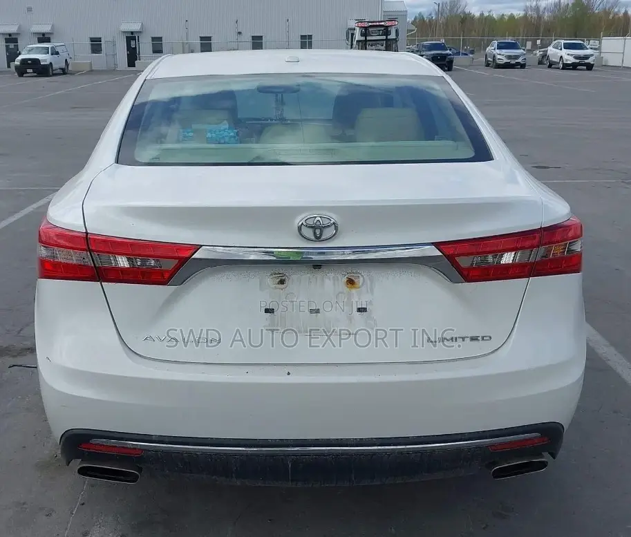 Toyota Avalon Limited (3.5L 6cyl 6A) 2018 White