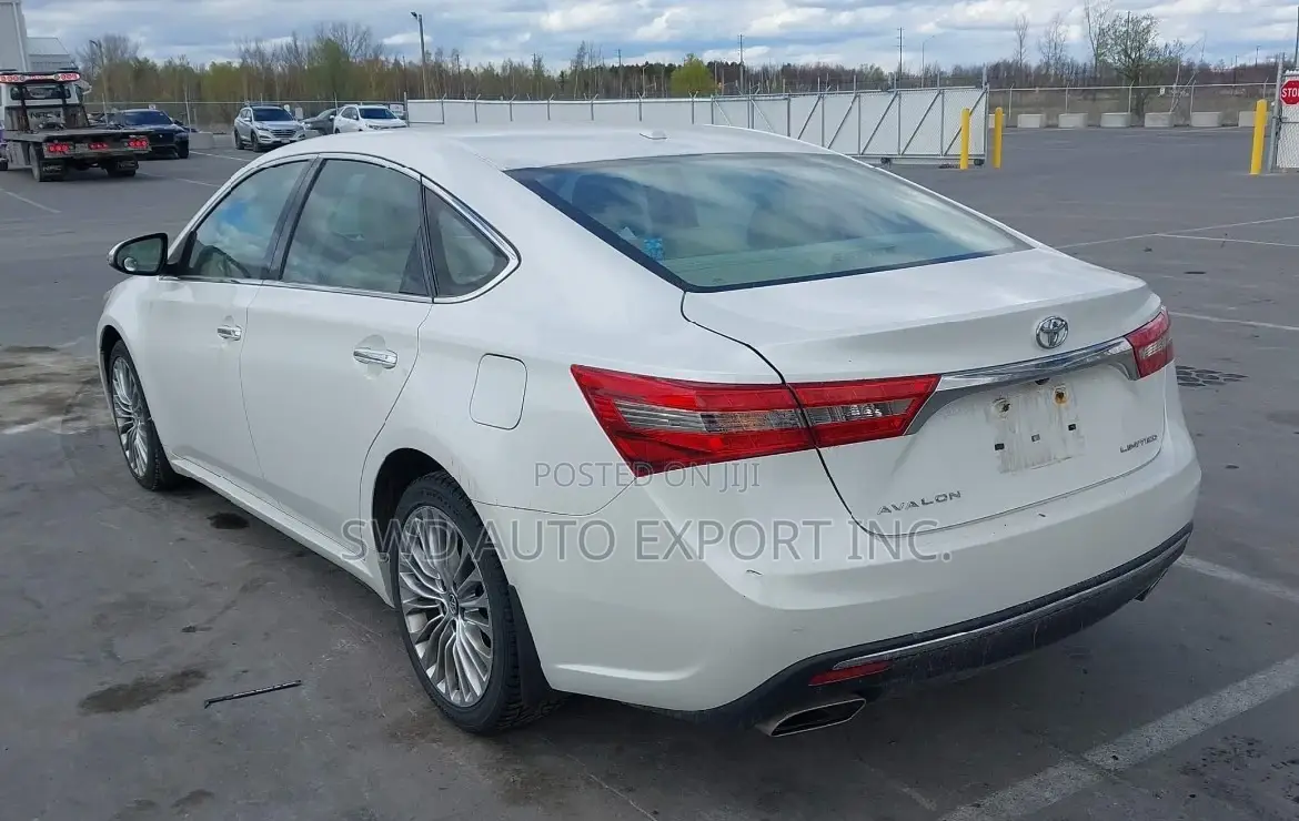 Toyota Avalon Limited (3.5L 6cyl 6A) 2018 White