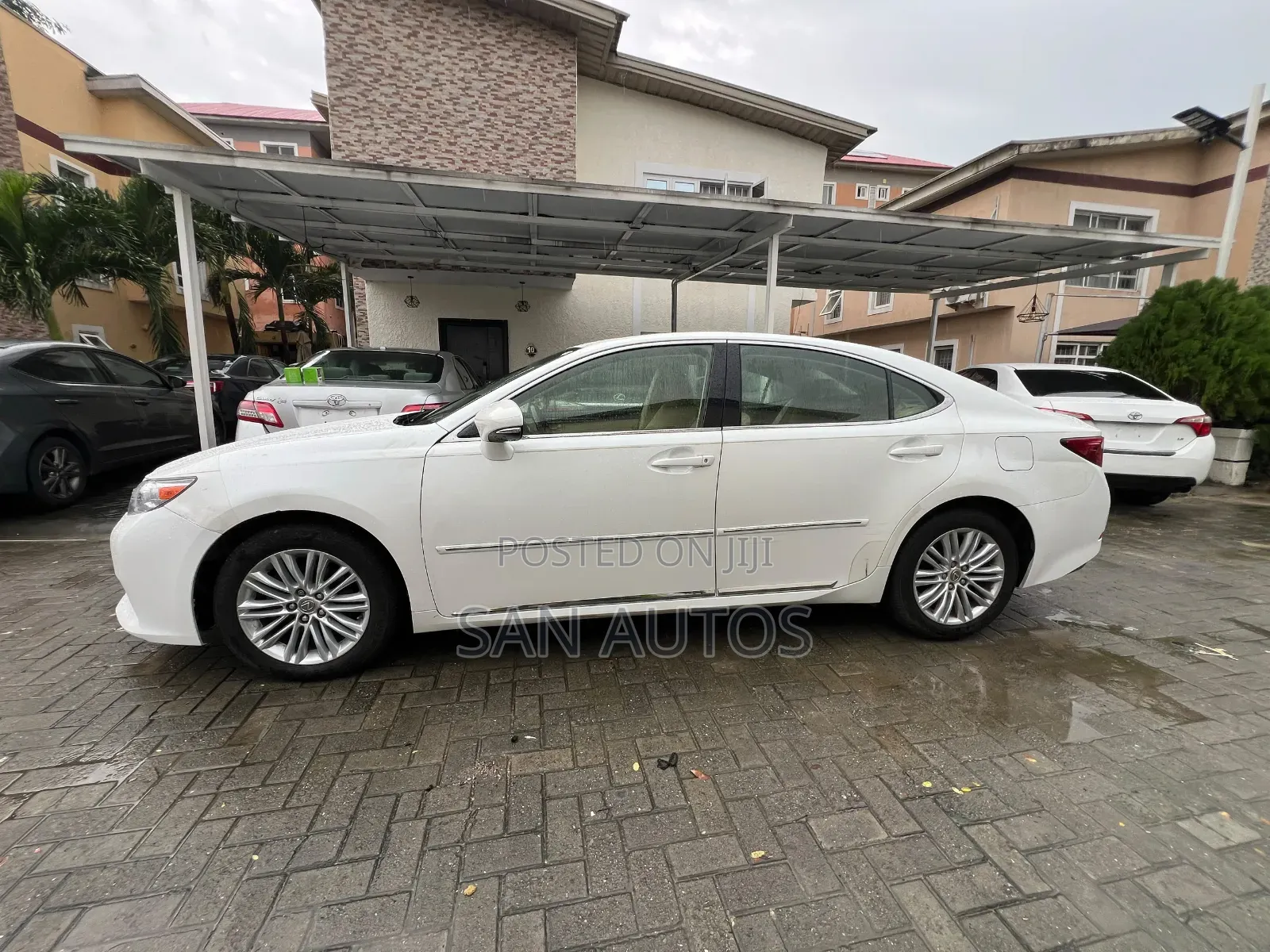 Lexus ES 350 FWD 2013 White