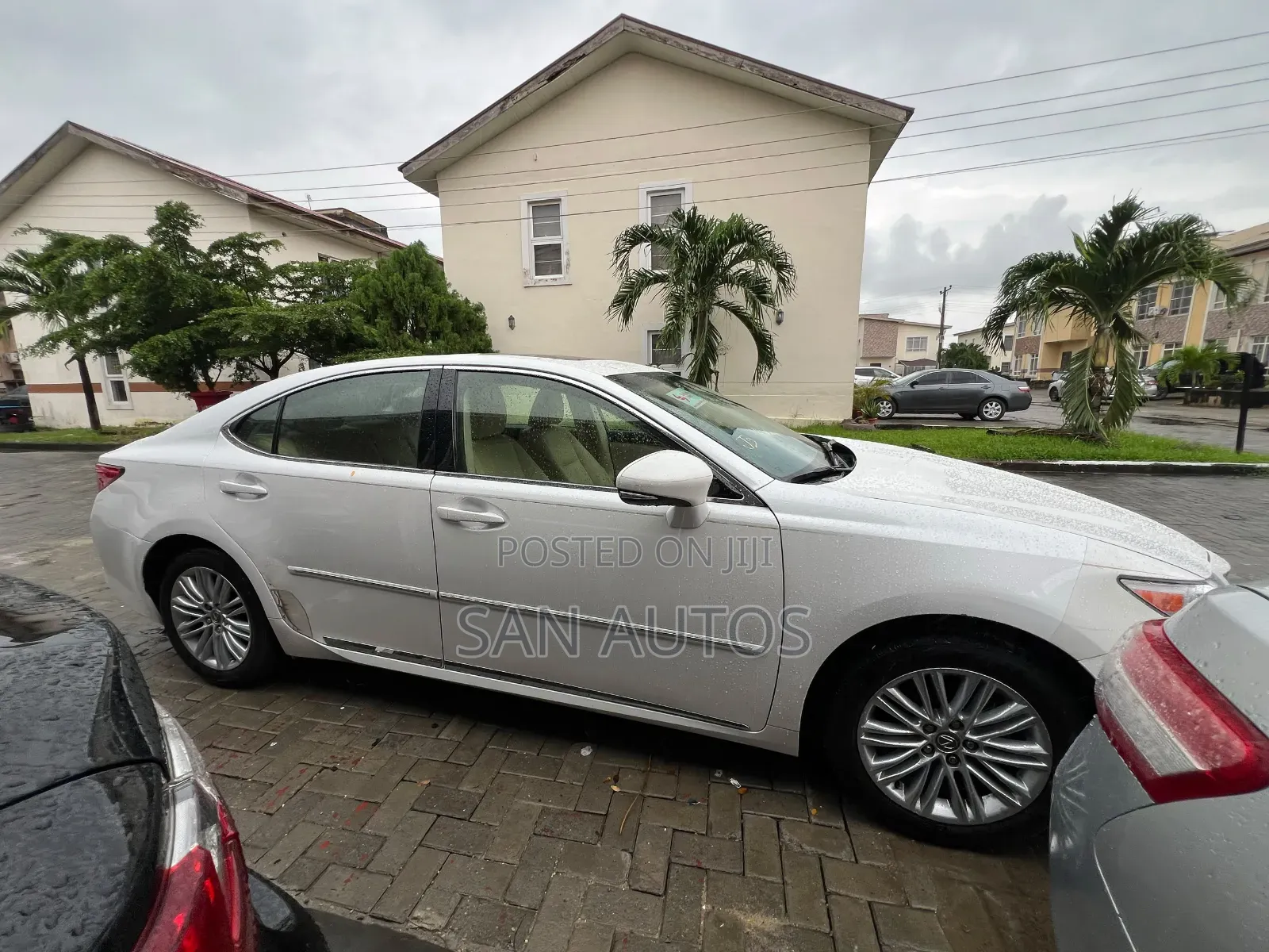 Lexus ES 350 FWD 2013 White