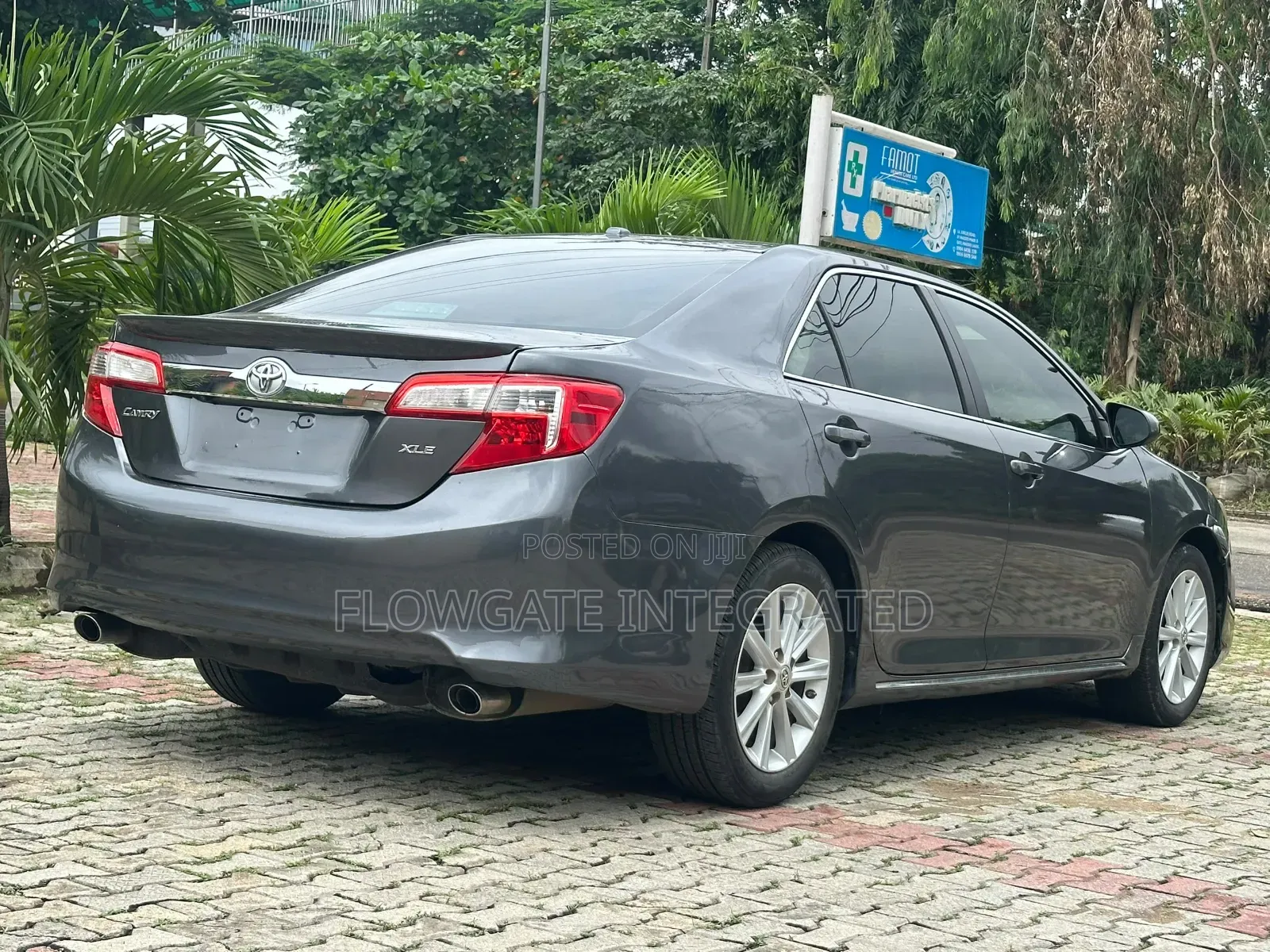 Toyota Camry XLE V6 4dr Sedan (3.5L 6cyl 6A) 2012 Green