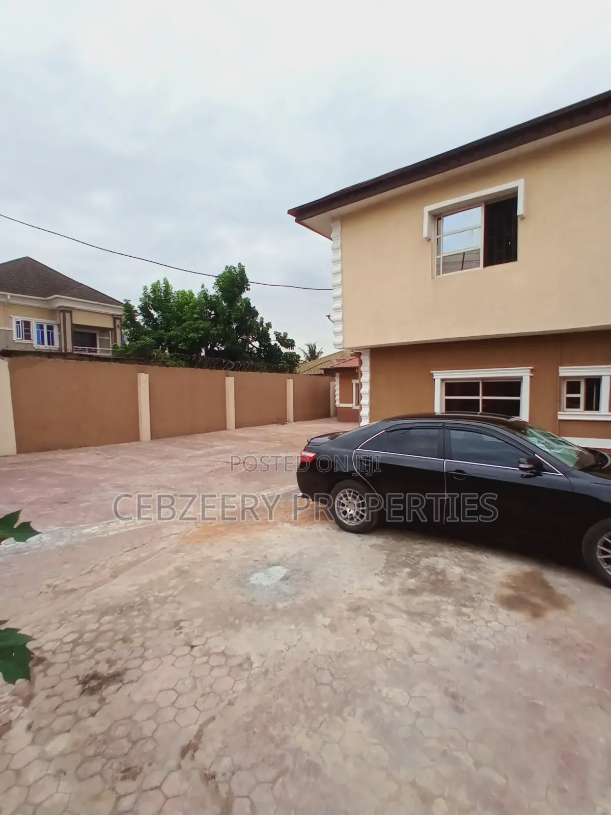 3bdrm Block of Flats in Unique Estate, Ifo for rent