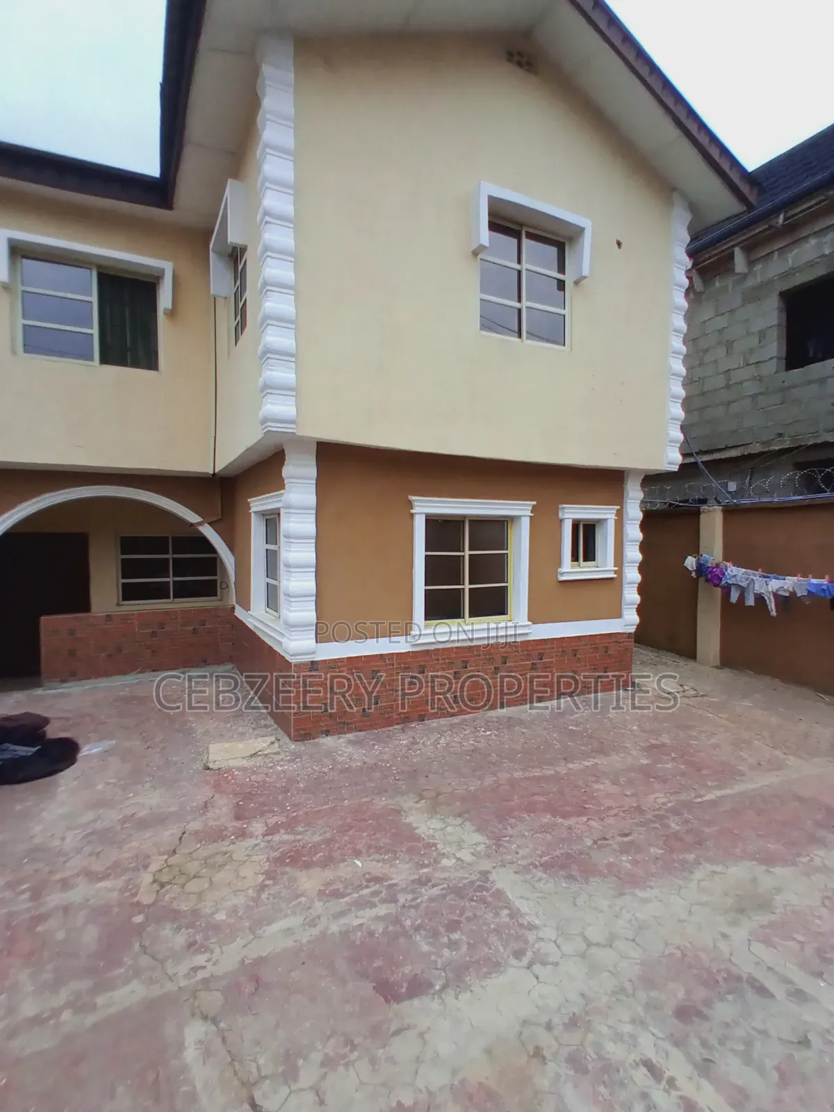 3bdrm Block of Flats in Unique Estate, Ifo for rent