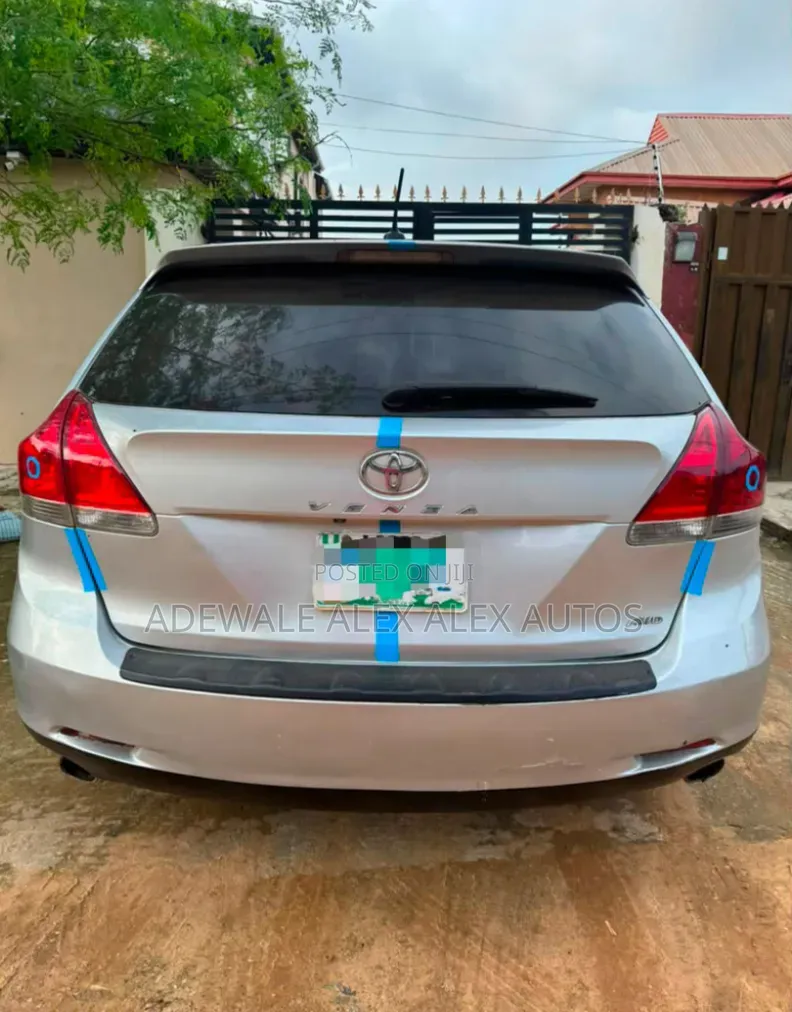 Toyota Venza 2010 Silver