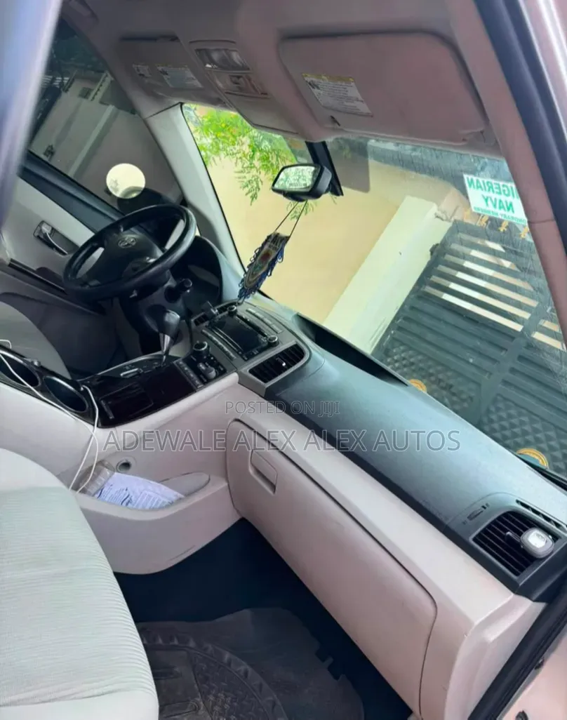 Toyota Venza 2010 Silver