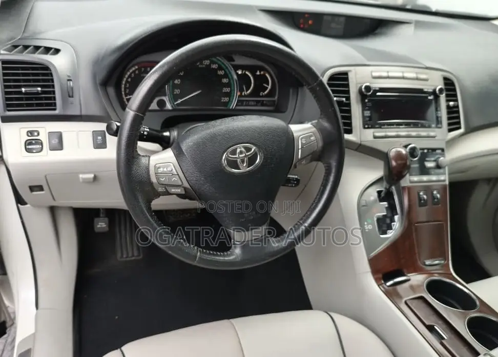 Toyota Venza XLE 2010 White