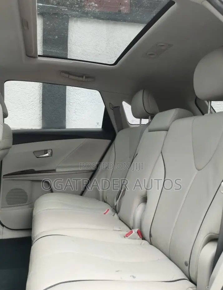 Toyota Venza XLE 2010 White